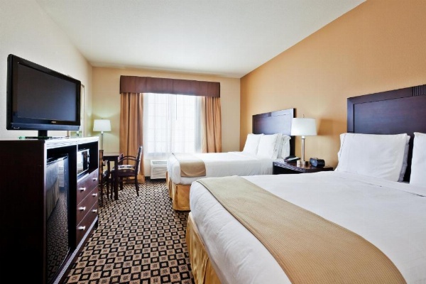Holiday Inn Express & Suites Clovis image 11