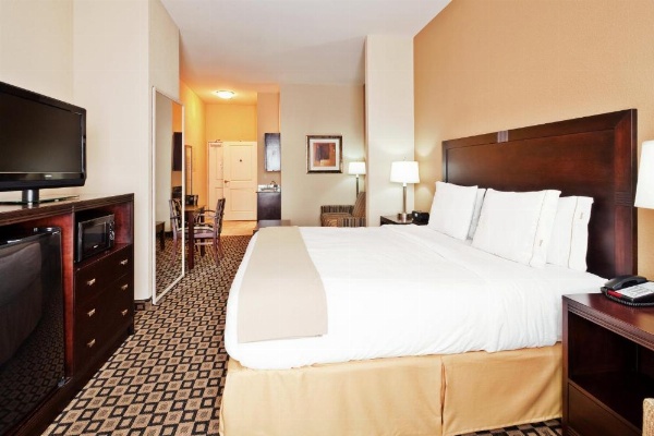 Holiday Inn Express & Suites Clovis image 12