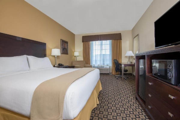 Holiday Inn Express & Suites Clovis image 15