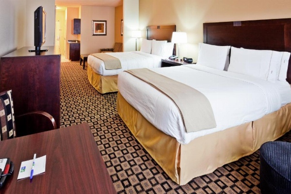 Holiday Inn Express & Suites Clovis image 22