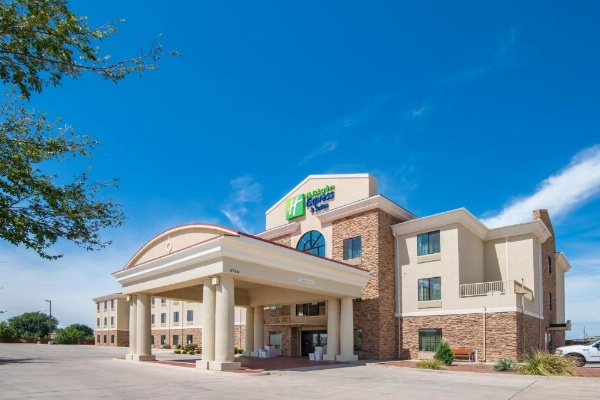 Holiday Inn Express & Suites Clovis image 27